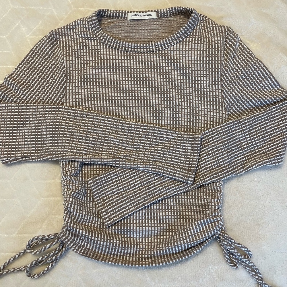 CAUTION TO THE WIND | striped ruched long sleeve